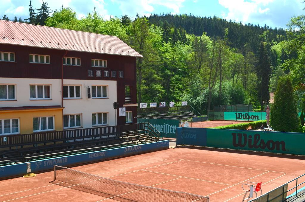 Sport Hotel Gejzirpark Karlovy Vary Esterno foto